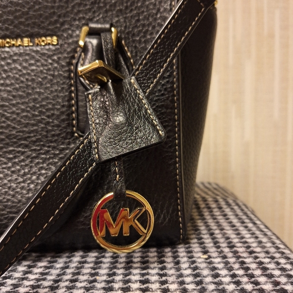 Michael Kors Black Crossbody Bag - Picture 4 of 10